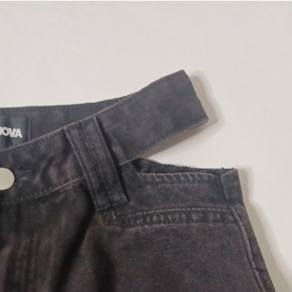 Women's Chic Black Wide-Leg Pants - Picture 8 of 14